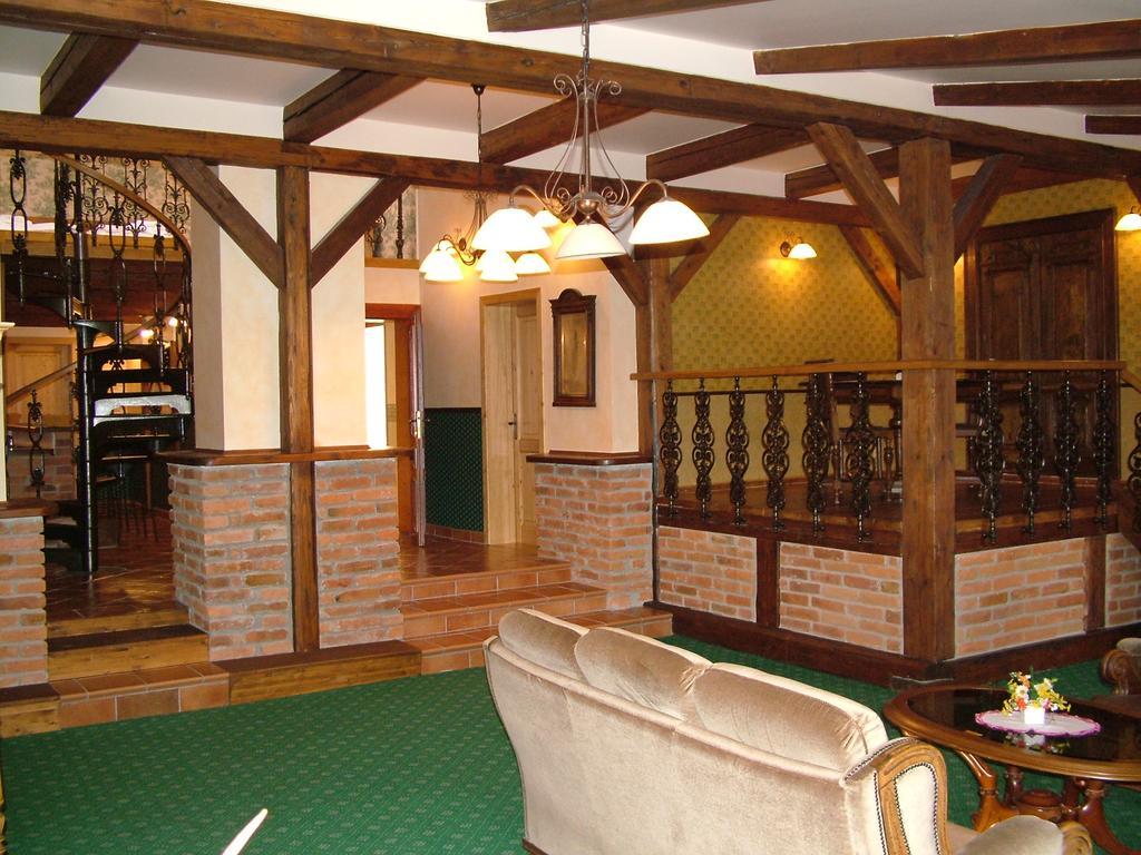 Hotel & Caffe Silesia Frydek-Mistek Bagian luar foto